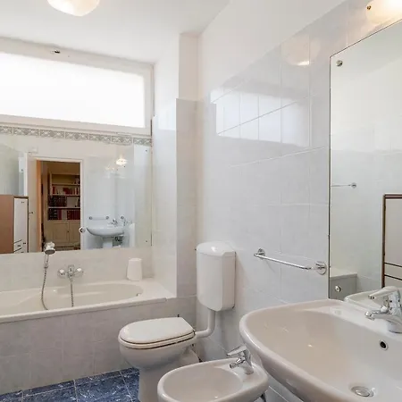 Apartment Le Ginestre - Sea View - 3 Bedrooms - Parking *