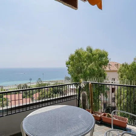 Apartment Le Ginestre - Sea View - 3 Bedrooms - Parking